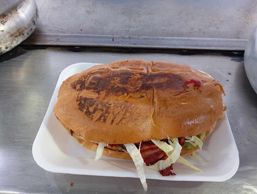 Tacos , tortas y hamburguesas