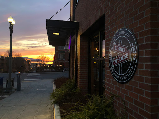 Corner Taphouse - Visual