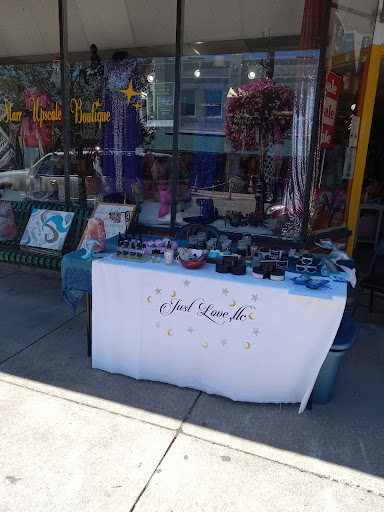 Starr Upscale Boutique & Organic Beauty Supply Store - United States