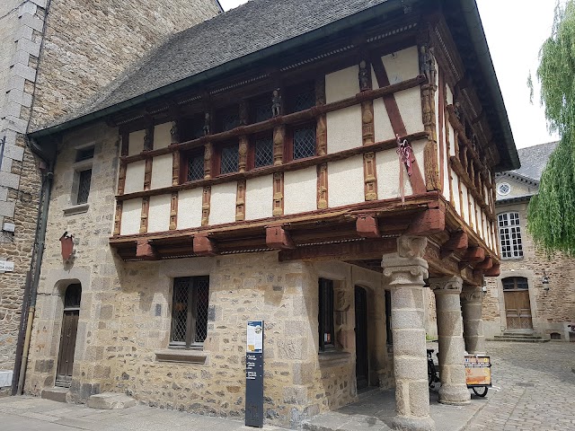 Maison De La Harpe