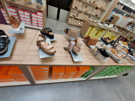 Besson Chaussures Orleans Saran Gallery - France