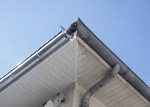Photo de Pierrat Couverture &amp; ravalement de façade Demoussage spécialiste nettoyage et traitement hydrofuge toiture à Nantiat (87140)