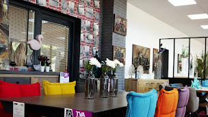 Photo n°2 de Meubles du Vieux Moulin à Mauléon (Tapissier décorateur)