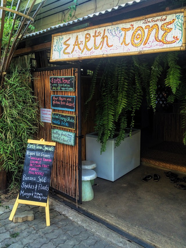 Earth Tone vegetarian cafe and health shop