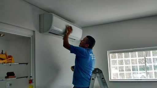 Eletricista Residencial, Predial e Bombeiro Hidráulico