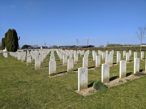 Abbeville Communal Cemetery Extension (plots 1 a 9)