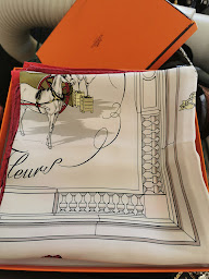 Photo n°21 de Paris-Giverny Luxury Vintage à Vernon (Magasin de vêtements vintage)