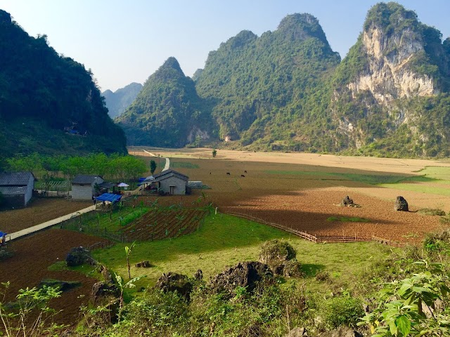 Nguom Ngao Cave
