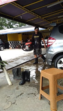 Car Wash Sembilan Delapan, Author: Latief Abd.