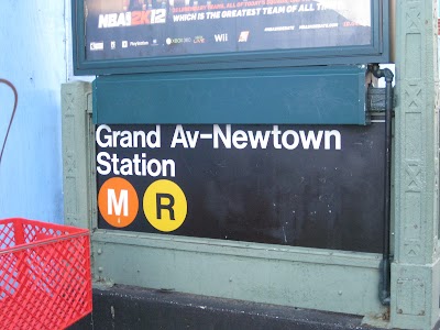 Grand Av - Newtown