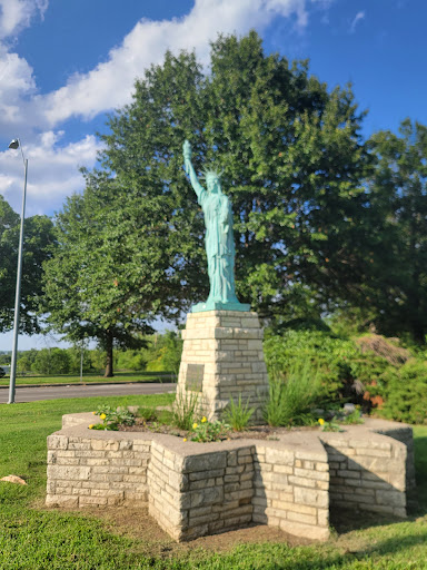 Small Replica Statue of Liberty - Thumbnail