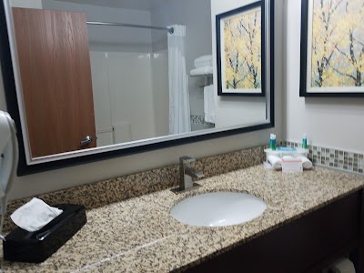 Photos of Holiday Inn Express & Suites Milwaukee-New Berlin