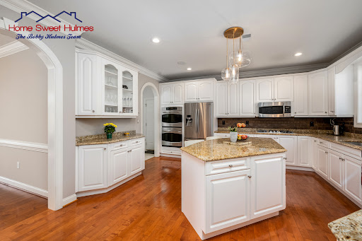 TOP RATED / AWARD WINNING REALTOR - THE BOBBY HULMES TEAM - Iron Valley Real Estate of Berks - Thumbnail