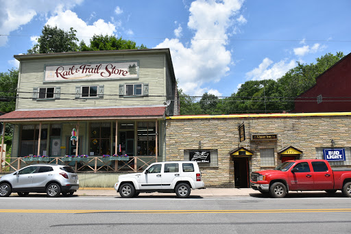 Krissis Country Roadhouse / Al's Upper Inn Club