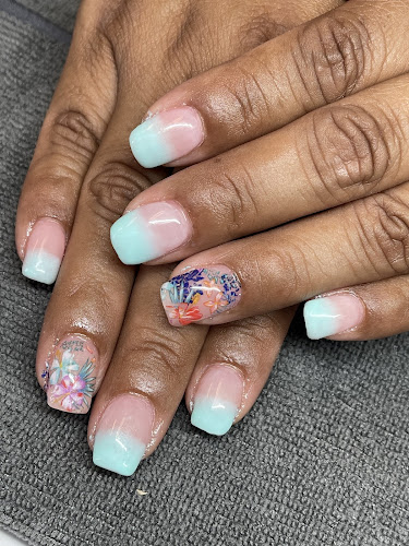 Aloha Nails By Loki interior view
