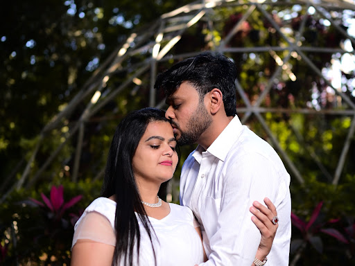BOOK YOUR COUPLE SHOOT TODAY  post image