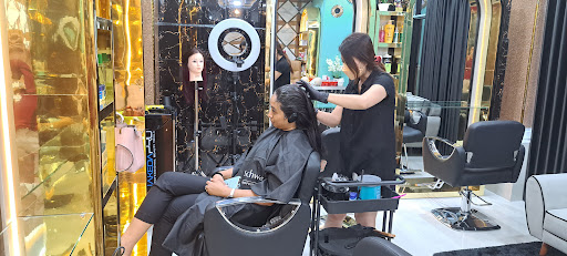 GOLDEN WIXX HAIR STUDIO