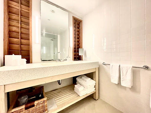 Hilton Vacation Club The Modern Honolulu - Thumbnail