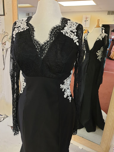 Mindy's Bridal & Dress Shop - Thumbnail