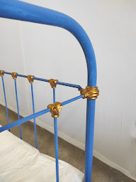 Photo n°20 de All'Home Meubles vintage Pauline Alleaume à Gourvieille (Magasin d'ameublement et de décoration)