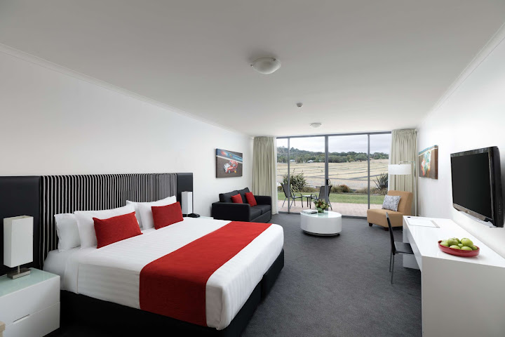 Rydges Mount Panorama Bathurst by null