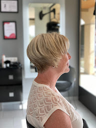 Photo n°9 de Coiffure Infini'Tifs à Habère-Poche (Salon de coiffure)