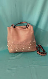 Photo n°9 de Myrnès Boutique Et les Mariées à Bollène (Boutique d'articles de mariage)