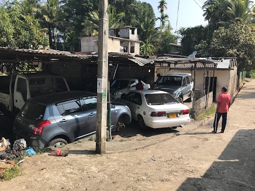 Watapuluwa Paint Garage, Author: Madura Dissanayake