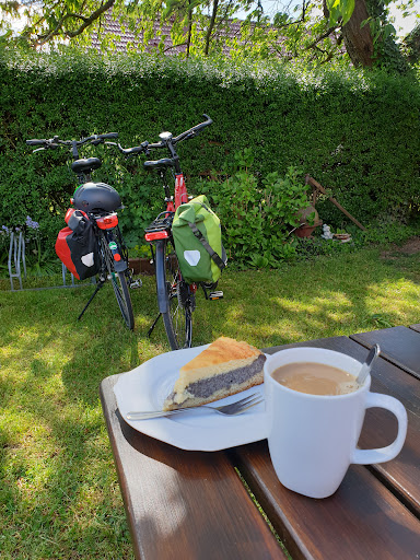 Garden Café "Over the Hedge" - Thumbnail