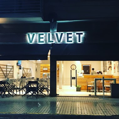 Velvet, Author: Velvet