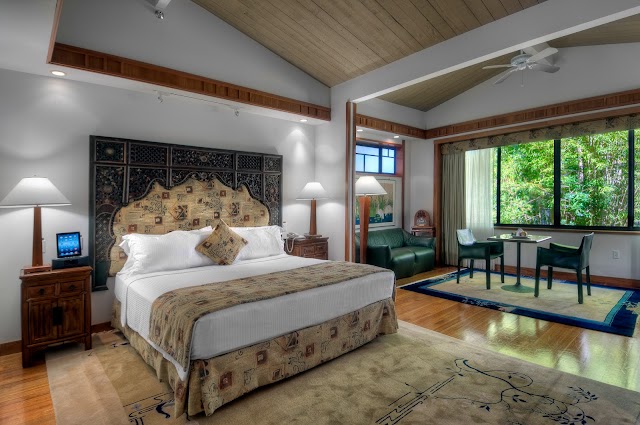 Dinah's Garden Hotel