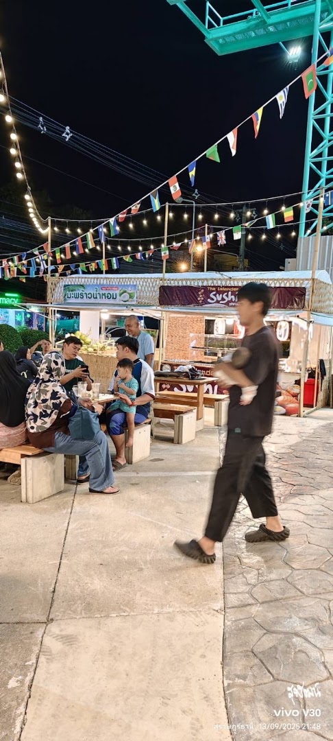Halal market samui