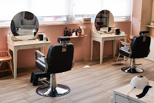 Photo n°2 de Beauty room à Saint-Mitre-les-Remparts (Salon de manucure)