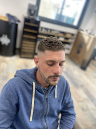 Photo n°12 de CR COIFFURE BARBER SHOP à Sainte-Marie-la-Mer (Salon de coiffure)