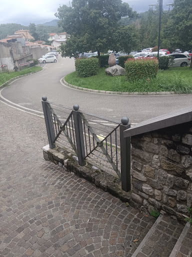 Parcheggio (e scalinata per il centro) - Thumbnail