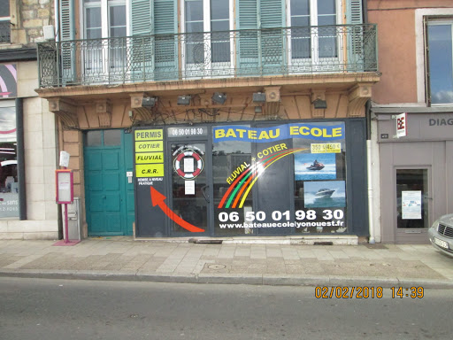 Photo de AU FIL DE L'EAU - Bateau-école à Grièges (01290)