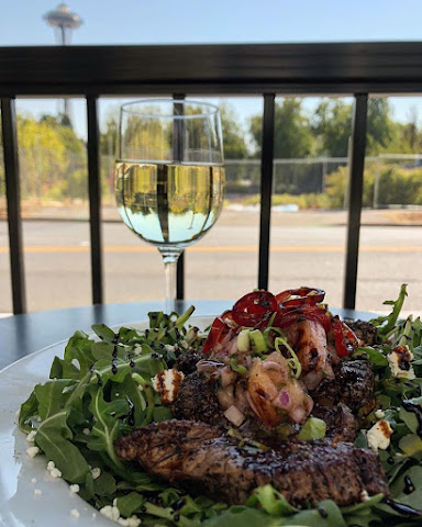 Solo Bar & Eatery by null