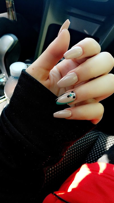 Ivy Nails