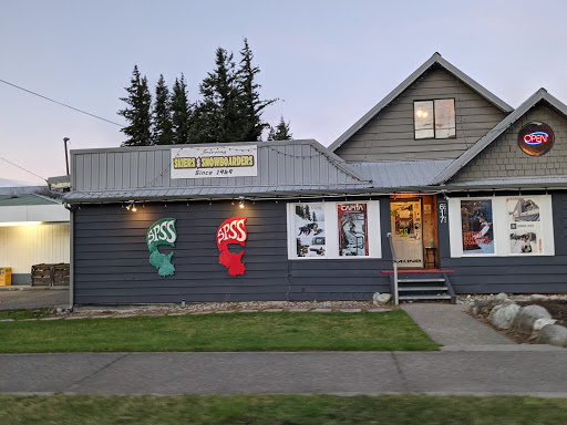 Stevens Pass Snowboard Shop - Thumbnail