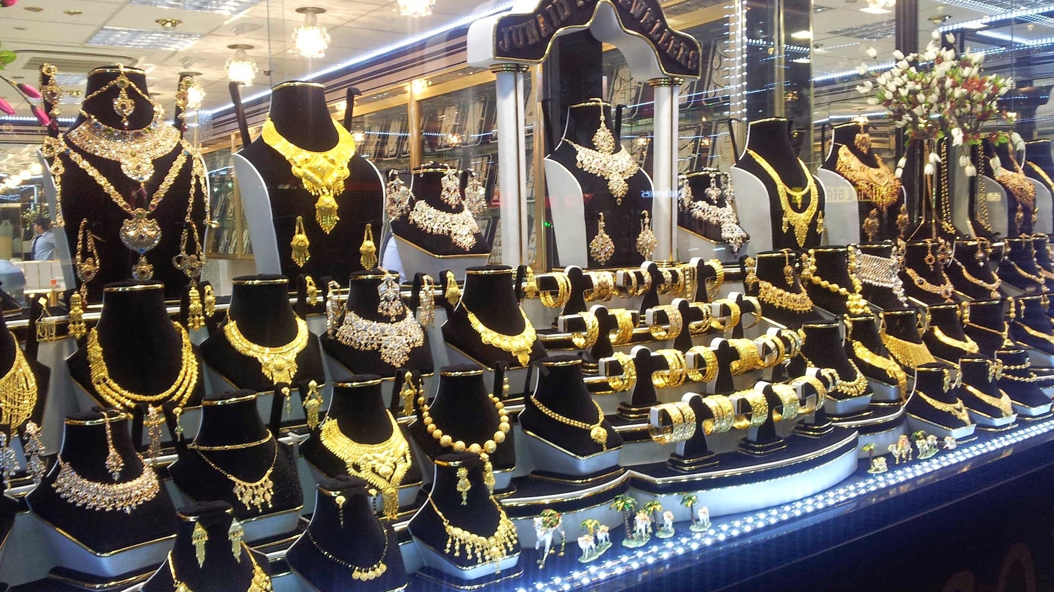 Junaid The Jewellers - Jewellery - photo 1