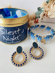 Photo n°17 de La Richebourgeoise - Epicerie Fine & boutique cadeaux (Produits Locaux, Vins & Spiritueux, Thé, Café, Bijoux, Cadeaux, Deco) à Richebourg (Cave à vins)