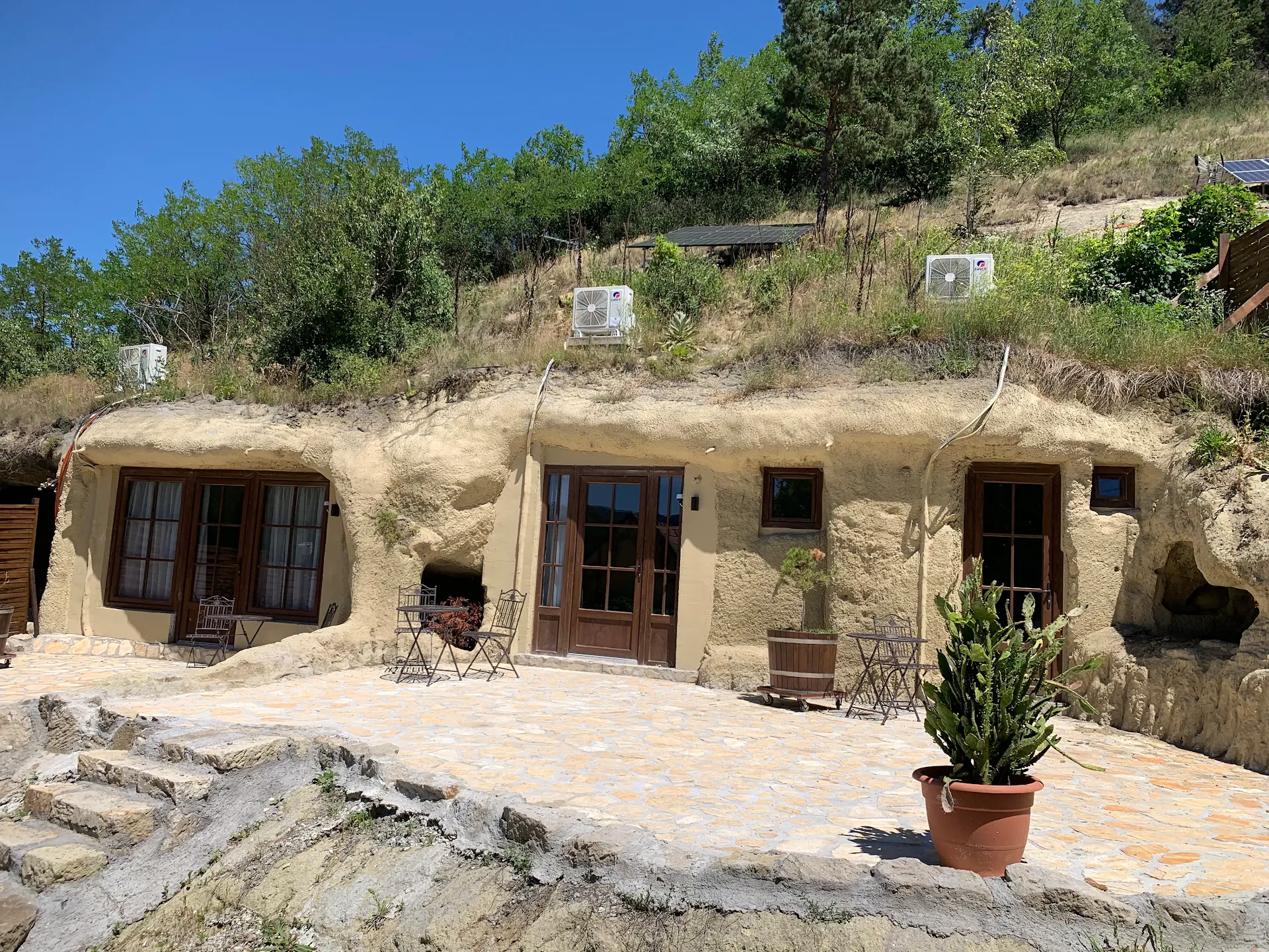 SIROCAVE Cave Apartments