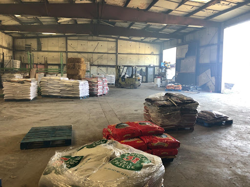 Tomahawk Feed and Farm Supply Logo
