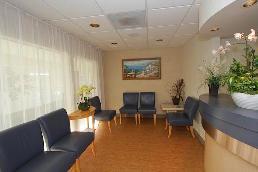 Becky Gong, DDS, General and Prosthodontics Dentistry - Thumbnail
