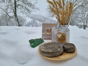 Photo n°6 de Ferme des Campanules-Saint Nectaire Fermier- à Picherande (Producteur agroalimentaire)