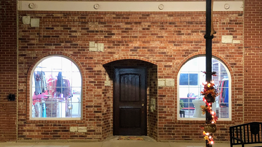 Redbud Boutique Logo