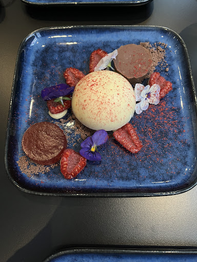 Eight Restaurant - Visual