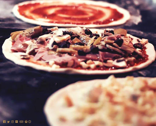 Photo 4 - FAMILLY pizza