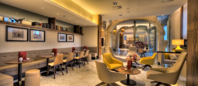 Hotel NH Collection Porto Batalha