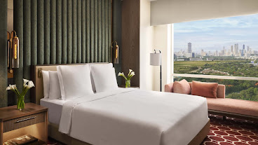 Four Seasons Hotel Mumbai by null